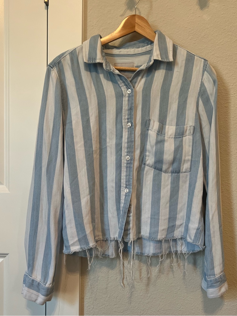 Rails Women’s Light Blue & White Vertical Stripe Button-Down Shirt XS